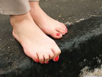Feet - Maria E - 2014-10-27 Good weather for walking barefoot