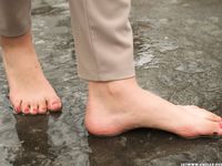 Feet - Maria E - 2014-10-27 Good weather for walking barefoot