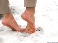 Feet - Maria E - 2014-10-27 Good weather for walking barefoot