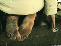 Feet - Marina - 2005-05-13 Barefoot fieldreport