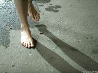 Feet - Marina - 2005-05-13 Barefoot fieldreport