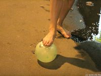 Feet - Marina - 2005-05-13 Barefoot fieldreport