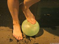 Feet - Marina - 2005-05-13 Barefoot fieldreport