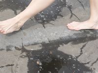 Feet - Marina - 2005-08-03 Barefoot stroll