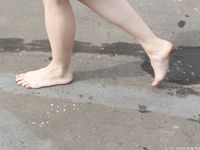 Feet - Marina - 2005-08-03 Barefoot stroll