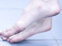 Feet - Marina - 2005-08-03 Barefoot stroll