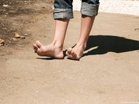 Feet - Marisha + Galya - 2007-07-31 Barefoot trips to Russian towns. Tcheboksary