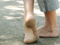 Feet - Marisha + Galya - 2007-07-31 Barefoot trips to Russian towns. Tcheboksary