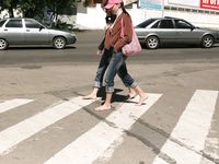 Feet - Marisha + Galya - 2007-07-31 Barefoot trips to Russian towns. Tcheboksary