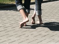 Feet - Marisha + Galya - 2007-07-31 Barefoot trips to Russian towns. Tcheboksary