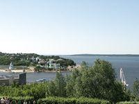 Feet - Marisha + Galya - 2007-07-31 Barefoot trips to Russian towns. Tcheboksary