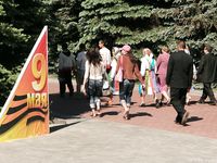 Feet - Marisha + Galya - 2007-07-31 Barefoot trips to Russian towns. Tcheboksary