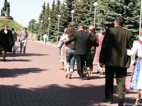 Feet - Marisha + Galya - 2007-07-31 Barefoot trips to Russian towns. Tcheboksary