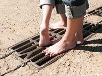 Feet - Marisha + Galya - 2007-07-31 Barefoot trips to Russian towns. Tcheboksary