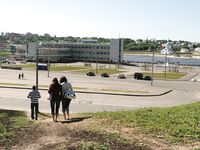 Feet - Marisha + Galya - 2007-07-31 Barefoot trips to Russian towns. Tcheboksary