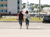 Feet - Marisha + Galya - 2007-07-31 Barefoot trips to Russian towns. Tcheboksary