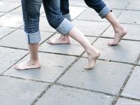 Feet - Marisha + Galya - 2007-07-31 Barefoot trips to Russian towns. Tcheboksary