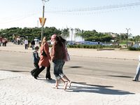 Feet - Marisha + Galya - 2007-07-31 Barefoot trips to Russian towns. Tcheboksary