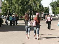 Feet - Marisha + Galya - 2007-07-31 Barefoot trips to Russian towns. Tcheboksary