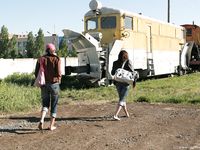 Feet - Marisha + Galya - 2007-07-31 Barefoot trips to Russian towns. Tcheboksary