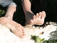 Feet - Marisha + Galya - 2007-07-31 Barefoot trips to Russian towns. Tcheboksary