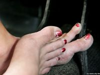 Feet - Marisha + Galya - 2007-07-31 Barefoot trips to Russian towns. Tcheboksary