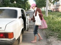 Feet - Marisha + Galya - 2007-07-31 Barefoot trips to Russian towns. Tcheboksary