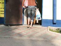 Feet - Marisha + Galya - 2007-07-31 Barefoot trips to Russian towns. Tcheboksary