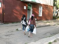 Feet - Marisha + Galya - 2007-07-31 Barefoot trips to Russian towns. Tcheboksary