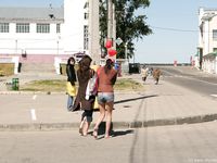 Feet - Marisha + Galya - 2007-07-31 Barefoot trips to Russian towns. Tcheboksary