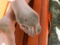 Feet - Marisha + Galya - 2007-07-31 Barefoot trips to Russian towns. Tcheboksary