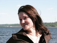 Feet - Marisha + Galya - 2007-07-31 Barefoot trips to Russian towns. Tcheboksary