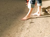 Feet - Marisha + Galya - 2007-07-31 Barefoot trips to Russian towns. Tcheboksary