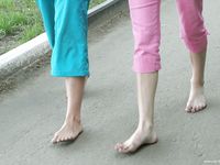 Feet - Marisha + Ksusha - 2007-06-01 Barefoot trips to Russian towns. Serpukhov