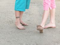 Feet - Marisha + Ksusha - 2007-06-01 Barefoot trips to Russian towns. Serpukhov