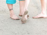 Feet - Marisha + Ksusha - 2007-06-01 Barefoot trips to Russian towns. Serpukhov