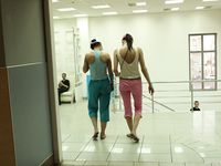 Feet - Marisha + Ksusha - 2007-06-01 Barefoot trips to Russian towns. Serpukhov