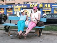 Feet - Marisha + Ksusha - 2007-06-01 Barefoot trips to Russian towns. Serpukhov
