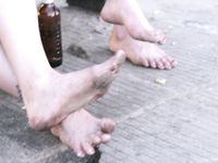 Feet - Marisha + Ksusha - 2007-06-01 Barefoot trips to Russian towns. Serpukhov