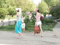 Feet - Marisha + Ksusha - 2007-06-01 Barefoot trips to Russian towns. Serpukhov