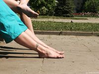 Feet - Marisha + Ksusha - 2007-06-01 Barefoot trips to Russian towns. Serpukhov