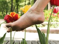 Feet - Marisha + Ksusha - 2007-06-01 Barefoot trips to Russian towns. Serpukhov