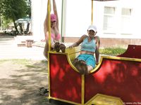 Feet - Marisha + Ksusha - 2007-06-01 Barefoot trips to Russian towns. Serpukhov