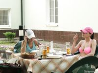 Feet - Marisha + Ksusha - 2007-06-01 Barefoot trips to Russian towns. Serpukhov