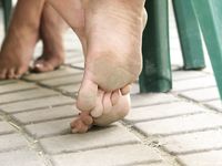 Feet - Marisha + Ksusha - 2007-06-01 Barefoot trips to Russian towns. Serpukhov