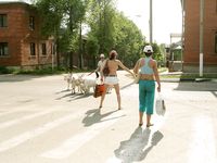 Feet - Marisha + Ksusha - 2007-06-01 Barefoot trips to Russian towns. Serpukhov