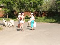 Feet - Marisha + Ksusha - 2007-06-01 Barefoot trips to Russian towns. Serpukhov