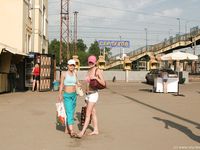 Feet - Marisha + Ksusha - 2007-06-01 Barefoot trips to Russian towns. Serpukhov