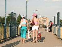Feet - Marisha + Ksusha - 2007-06-01 Barefoot trips to Russian towns. Serpukhov