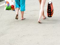 Feet - Marisha + Ksusha - 2007-06-01 Barefoot trips to Russian towns. Serpukhov